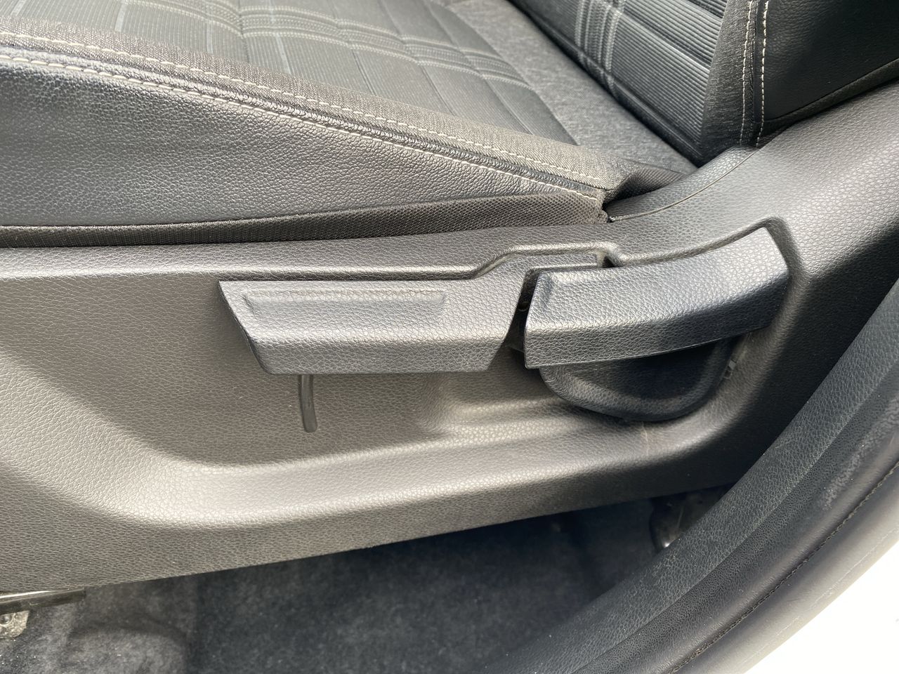 KIA Sonet — foto 15 de 26