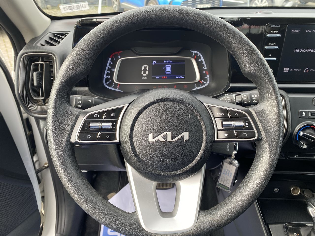KIA Sonet — foto 17 de 26