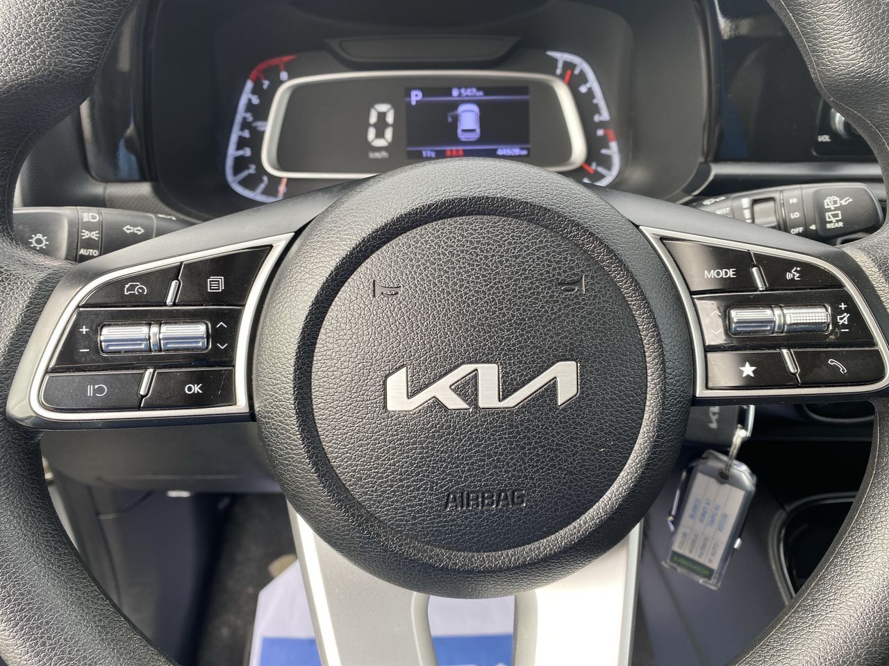 KIA Sonet — foto 18 de 26