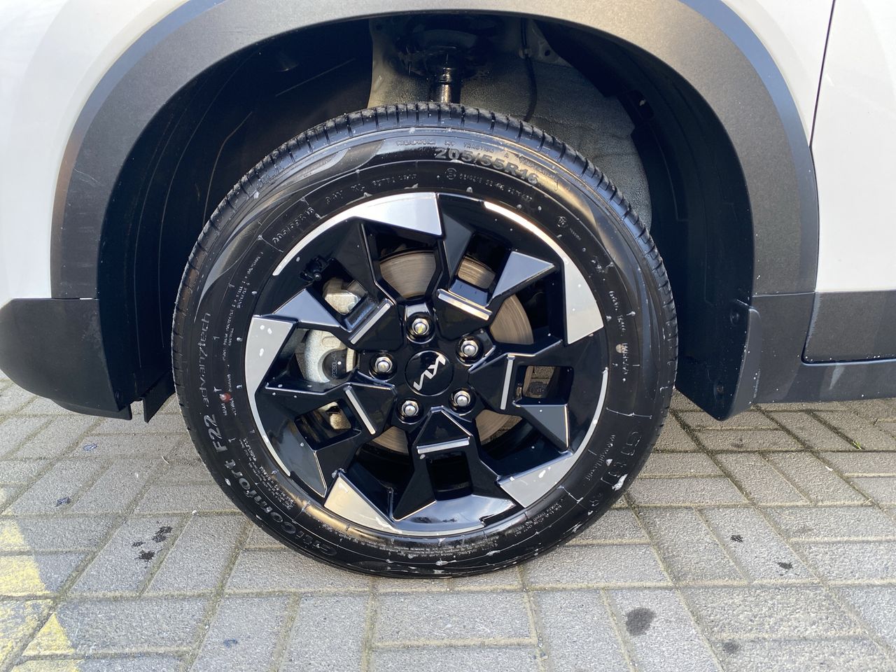 KIA Sonet — foto 18 de 36