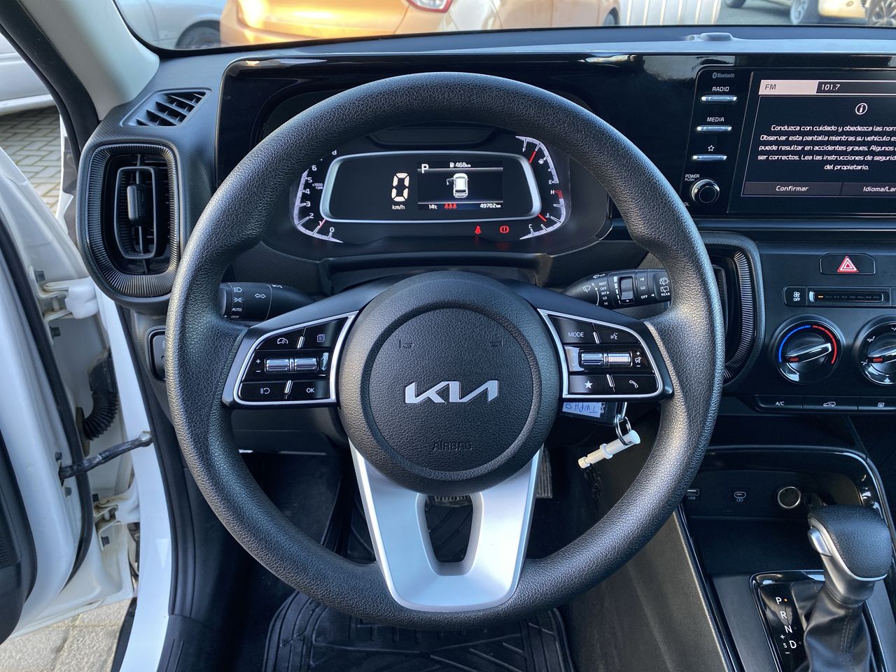 KIA Sonet — foto 27 de 36