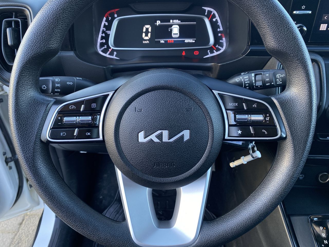 KIA Sonet — foto 28 de 36