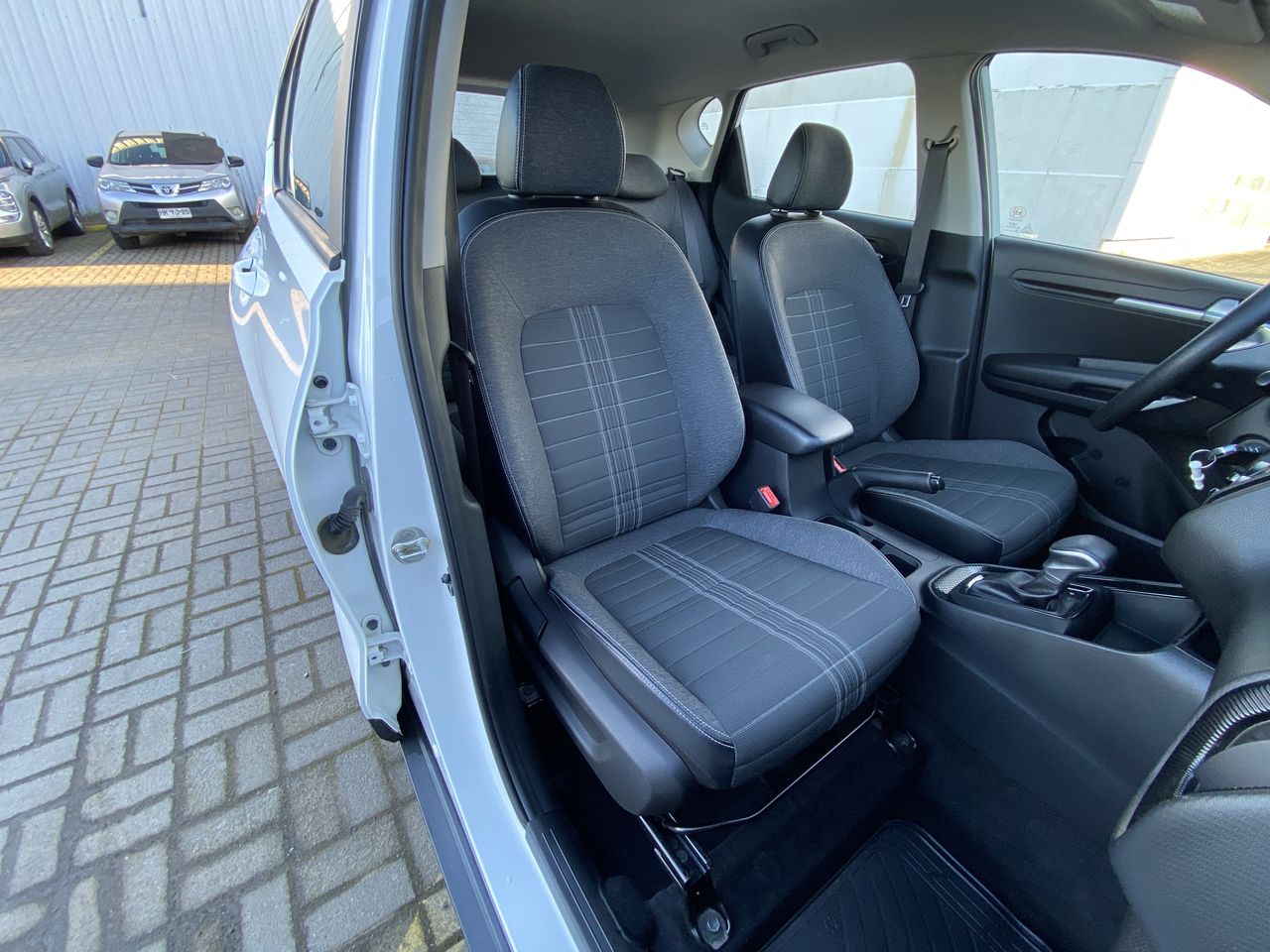 KIA Sonet — foto 35 de 36
