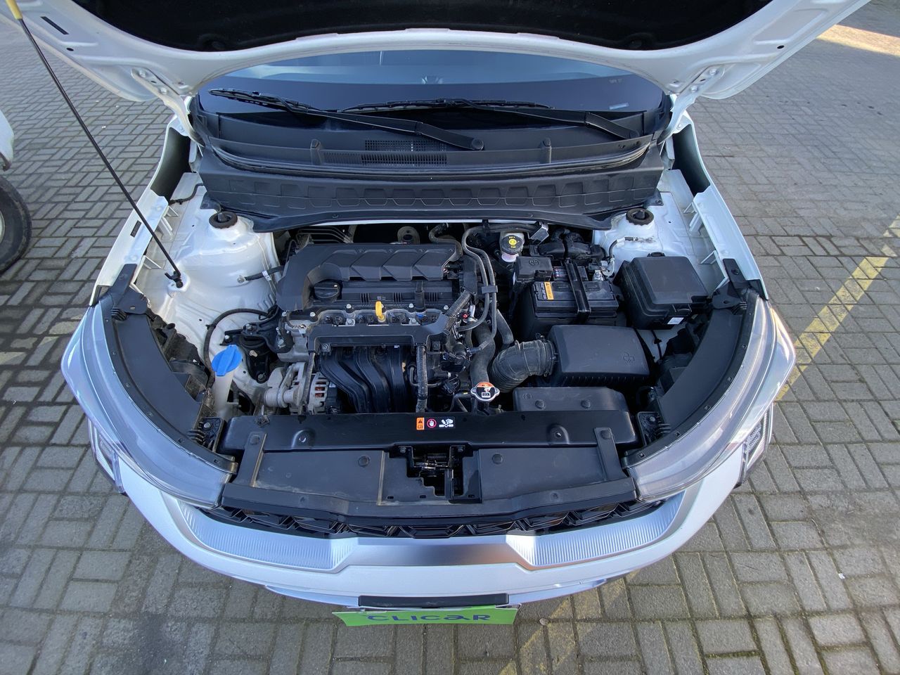 KIA Sonet — foto 19 de 36
