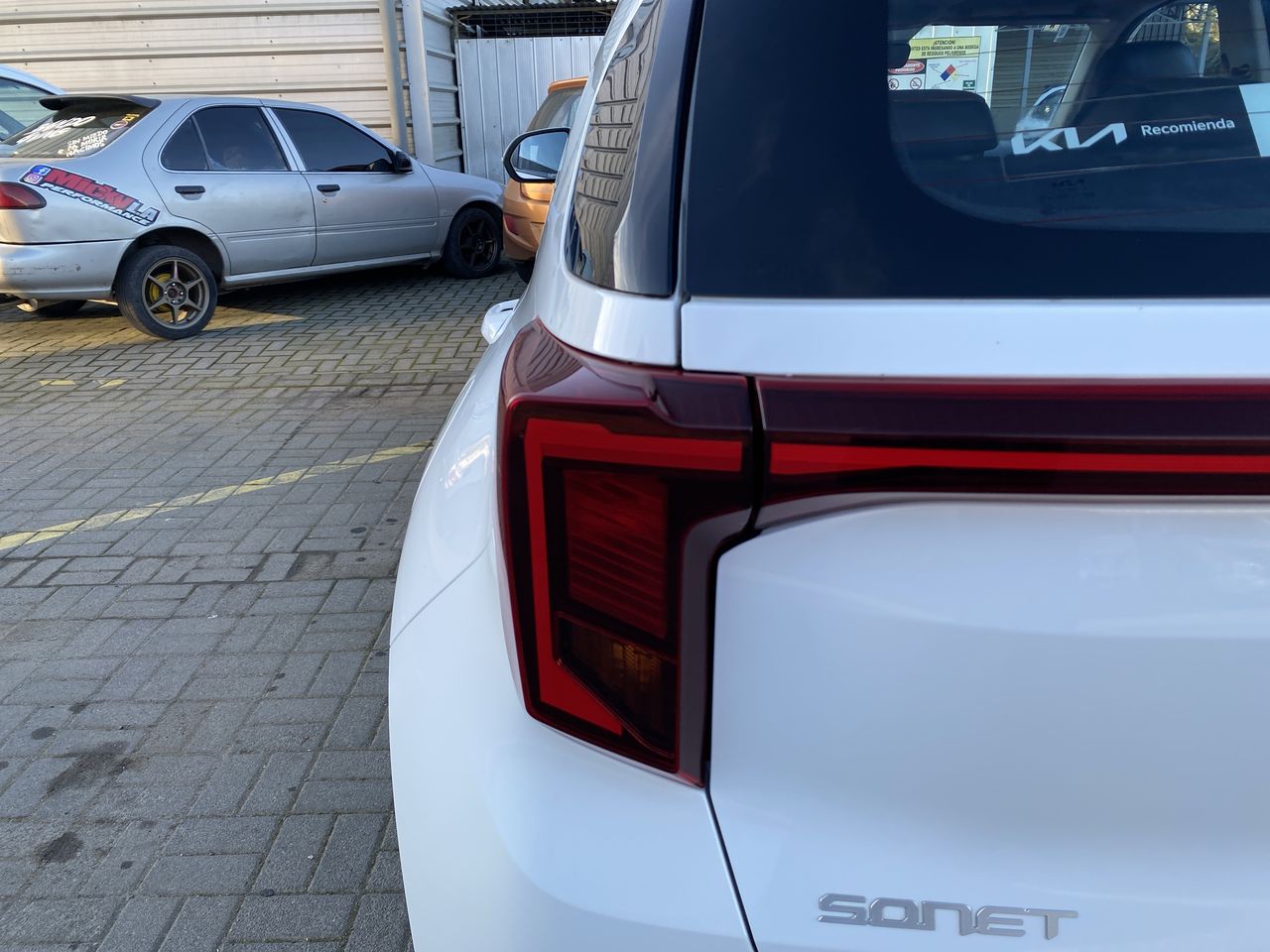 KIA Sonet — foto 22 de 36
