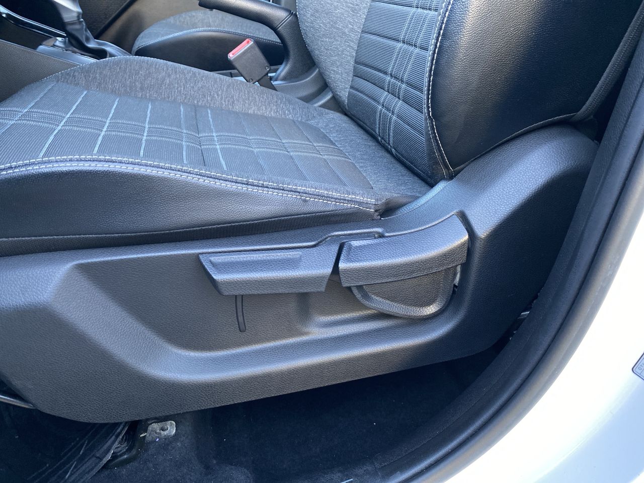 KIA Sonet — foto 25 de 36