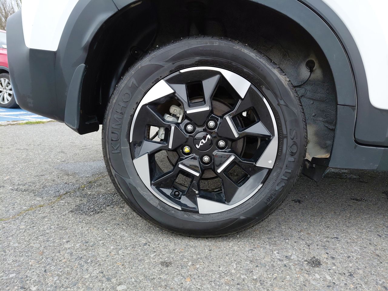 KIA Sonet — foto 8 de 23