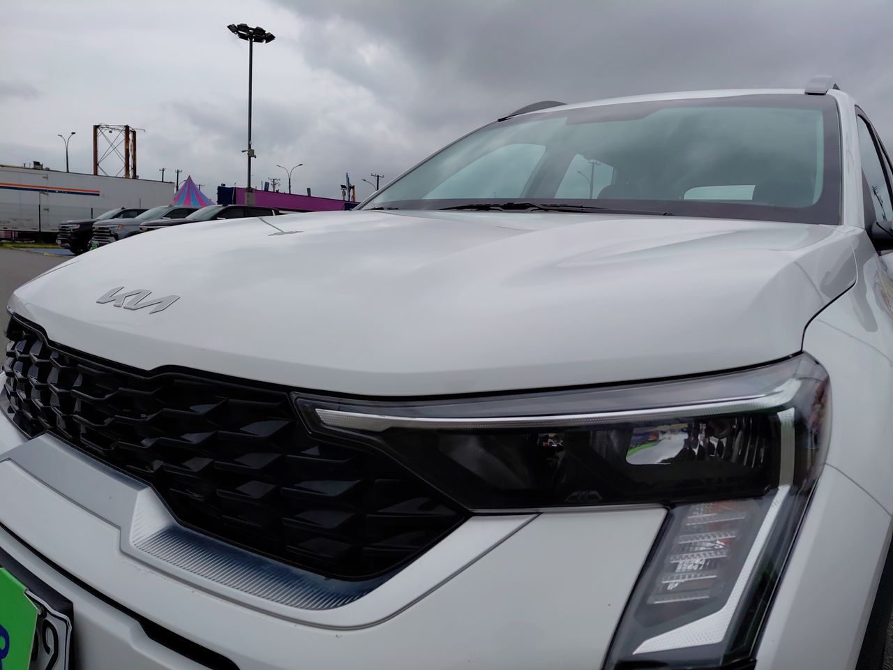 KIA Sonet — foto 9 de 23
