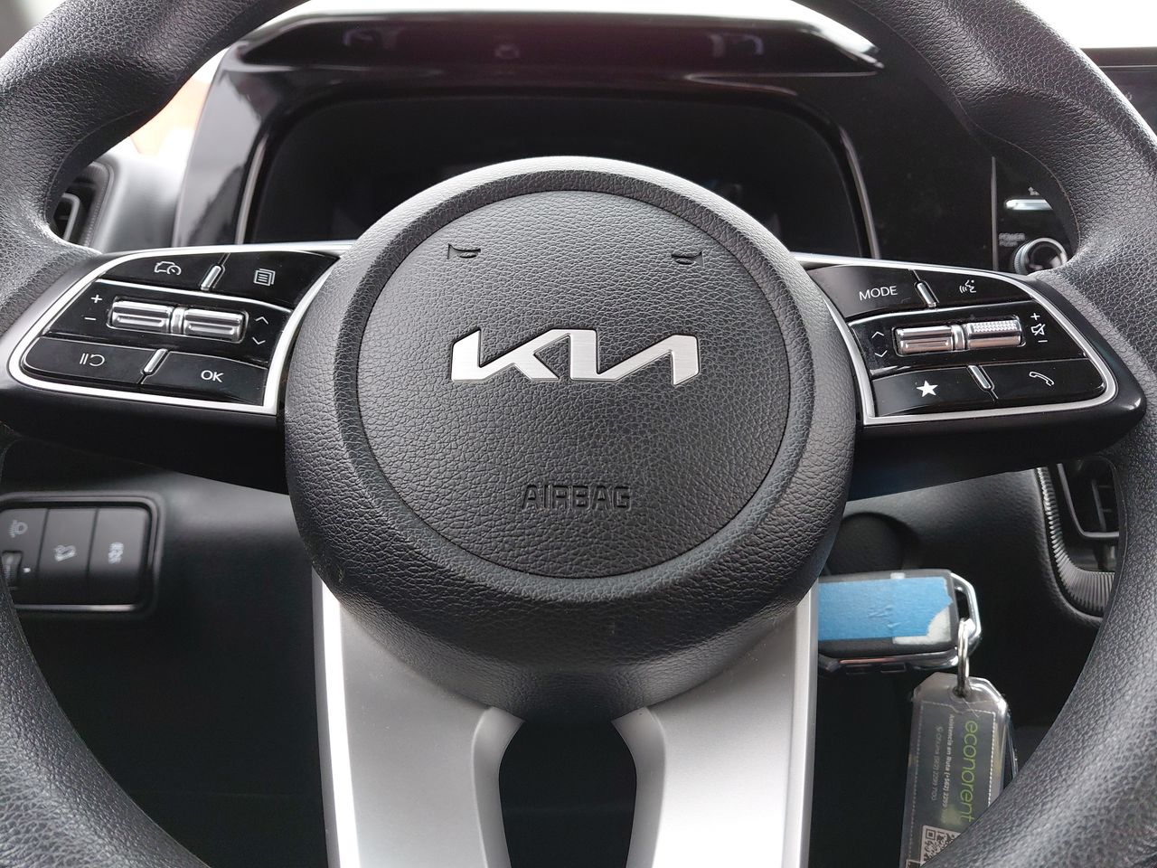 KIA Sonet — foto 16 de 23