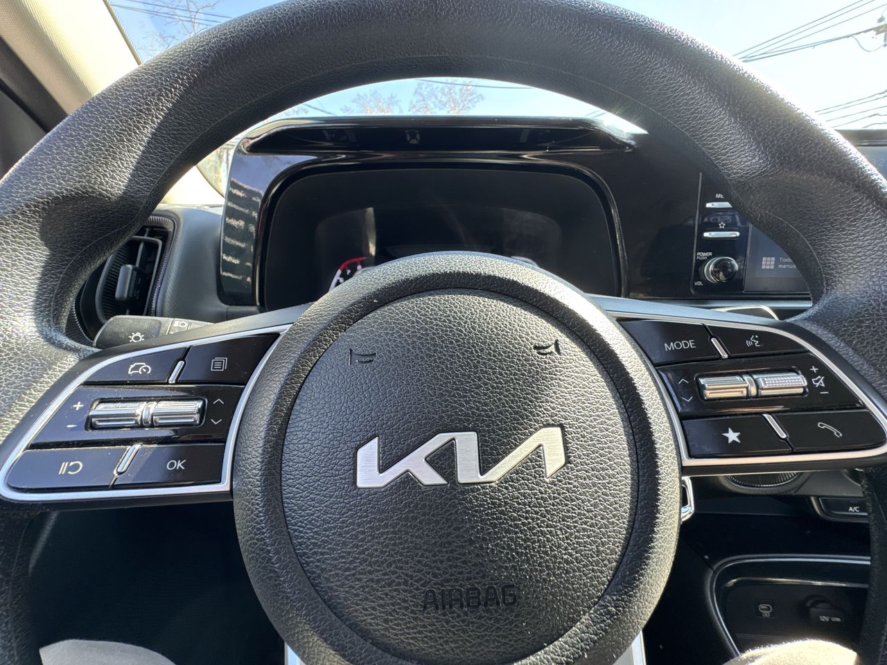 KIA Sonet — foto 11 de 20