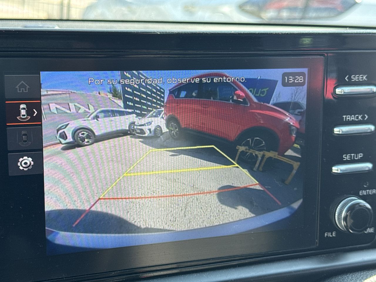 KIA Sonet — foto 14 de 20