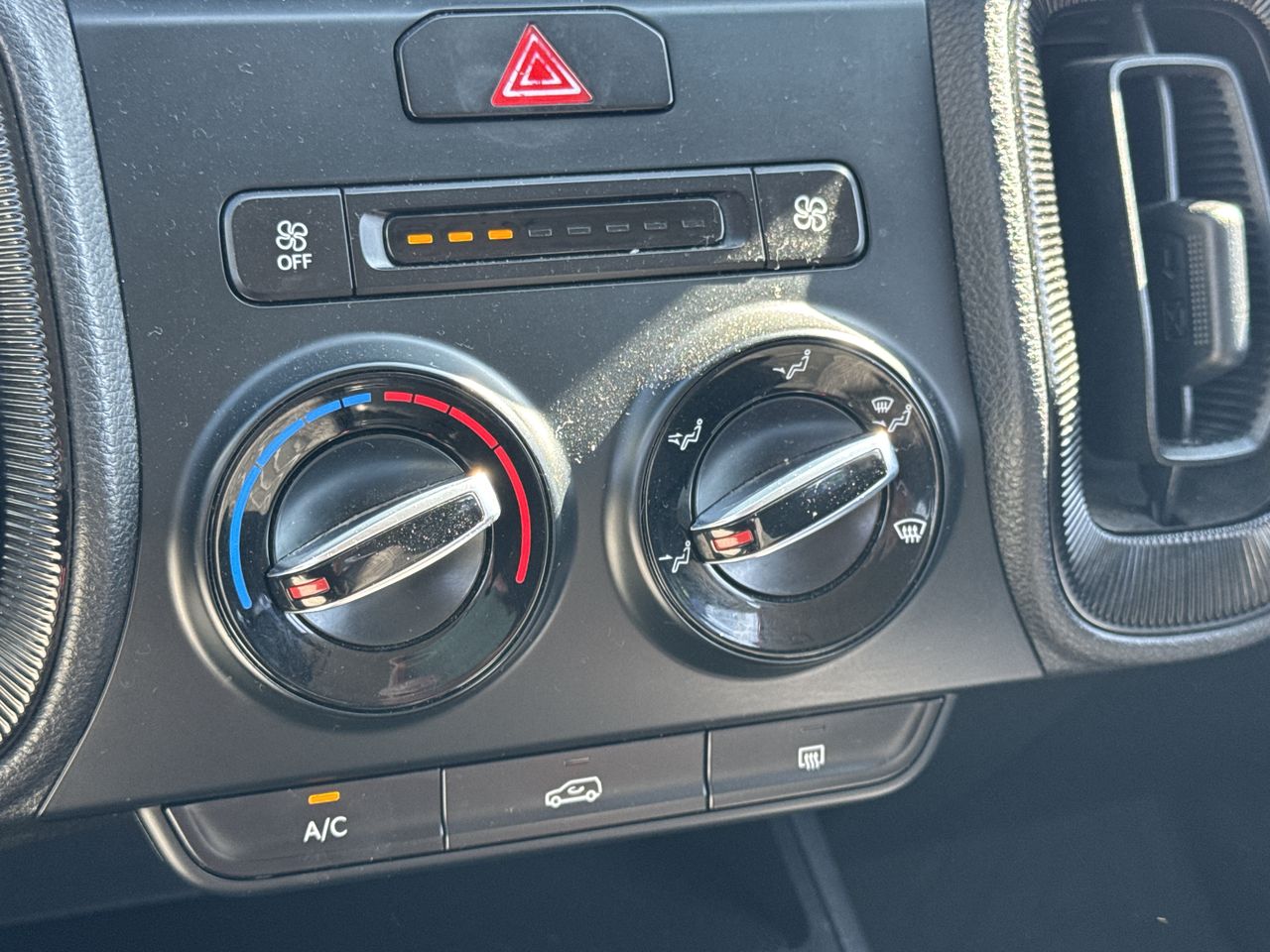 KIA Sonet — foto 15 de 20