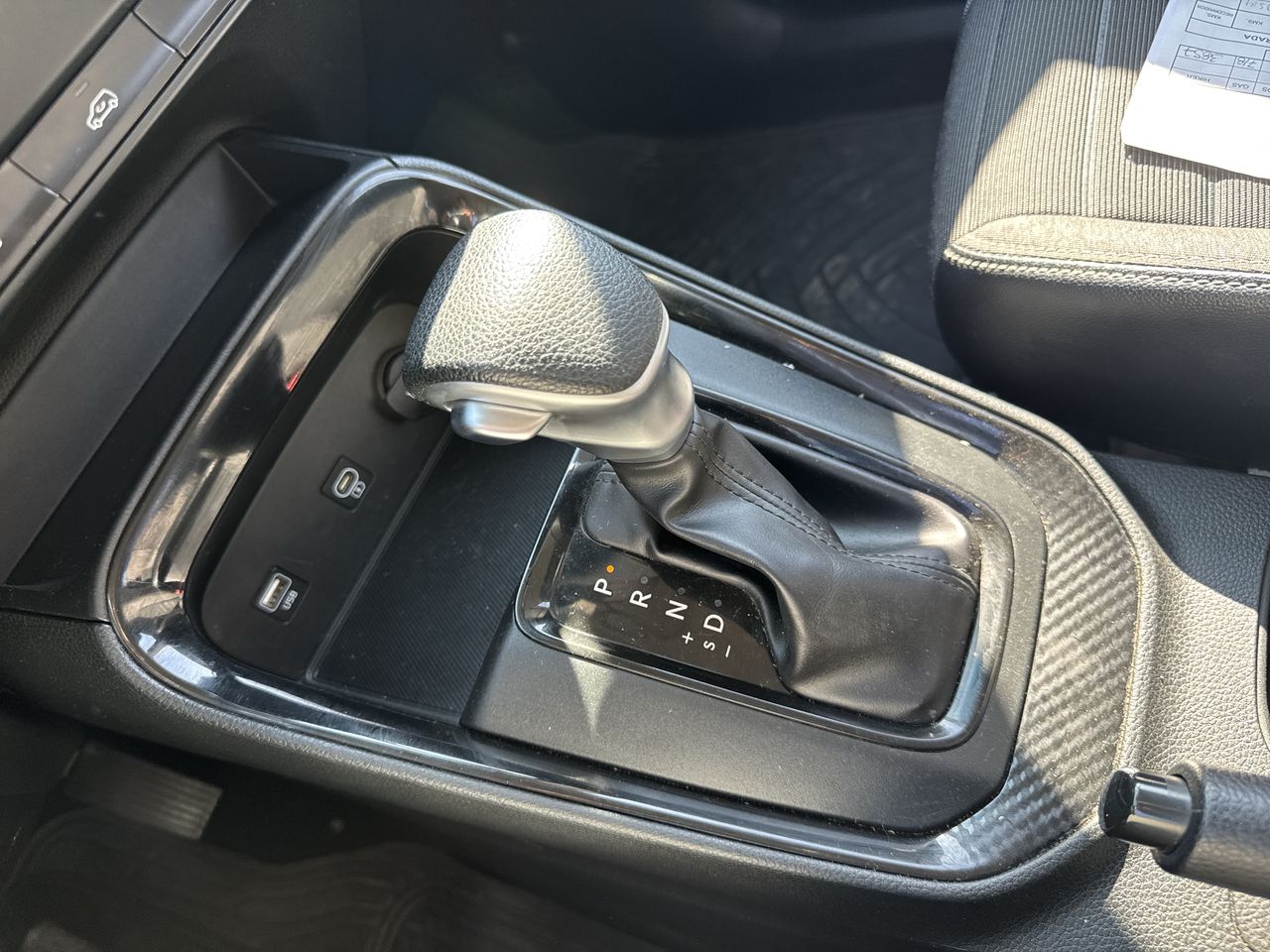 KIA Sonet — foto 16 de 20