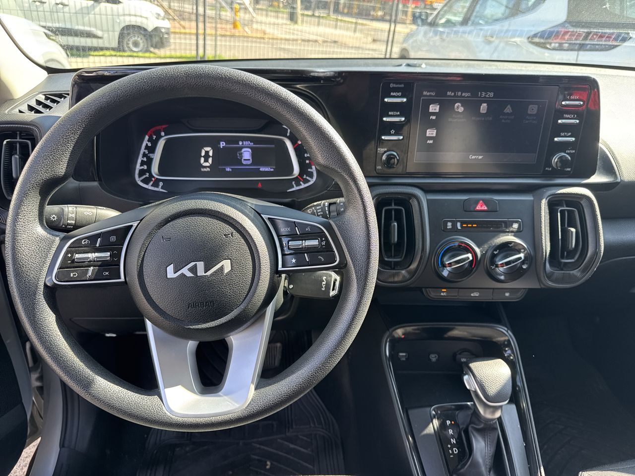 KIA Sonet — foto 17 de 20