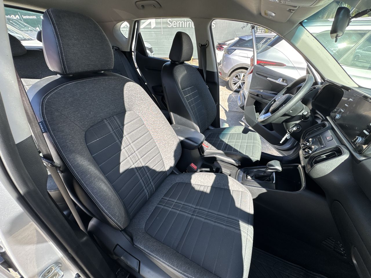 KIA Sonet — foto 18 de 20