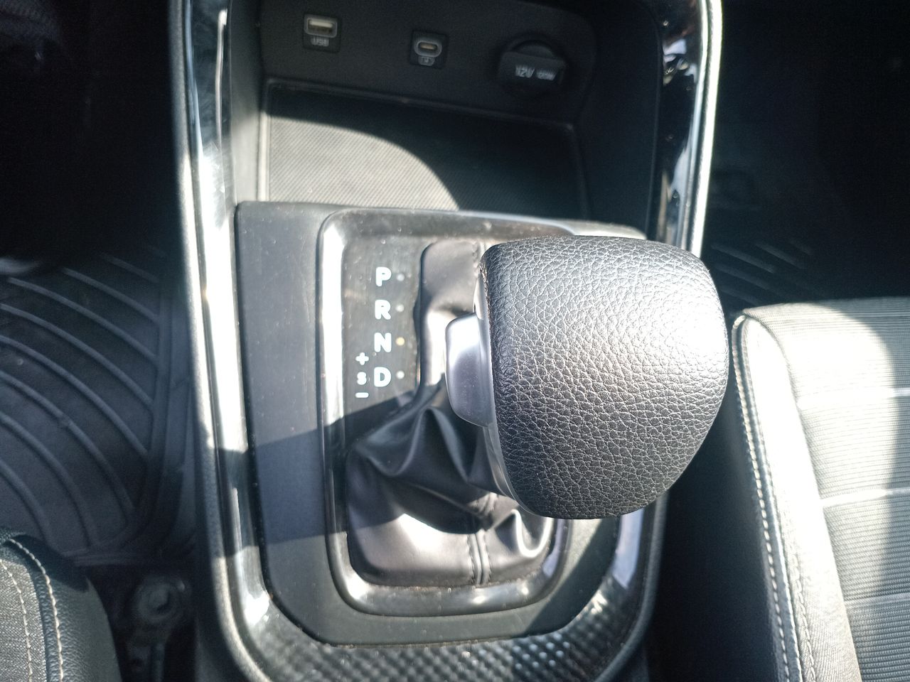 Suzuki Swift — foto 21 de 25