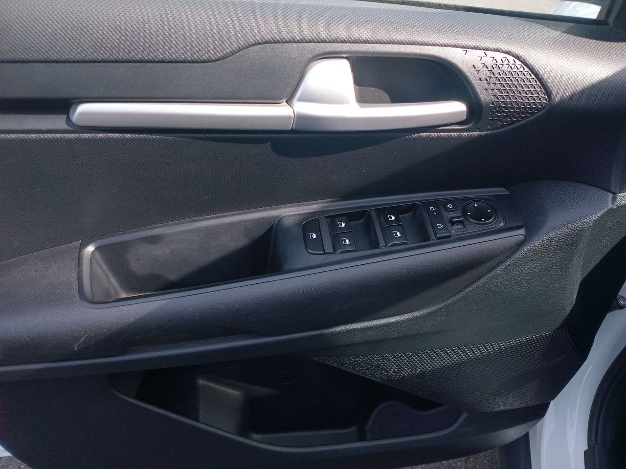 Suzuki Swift — foto 12 de 25