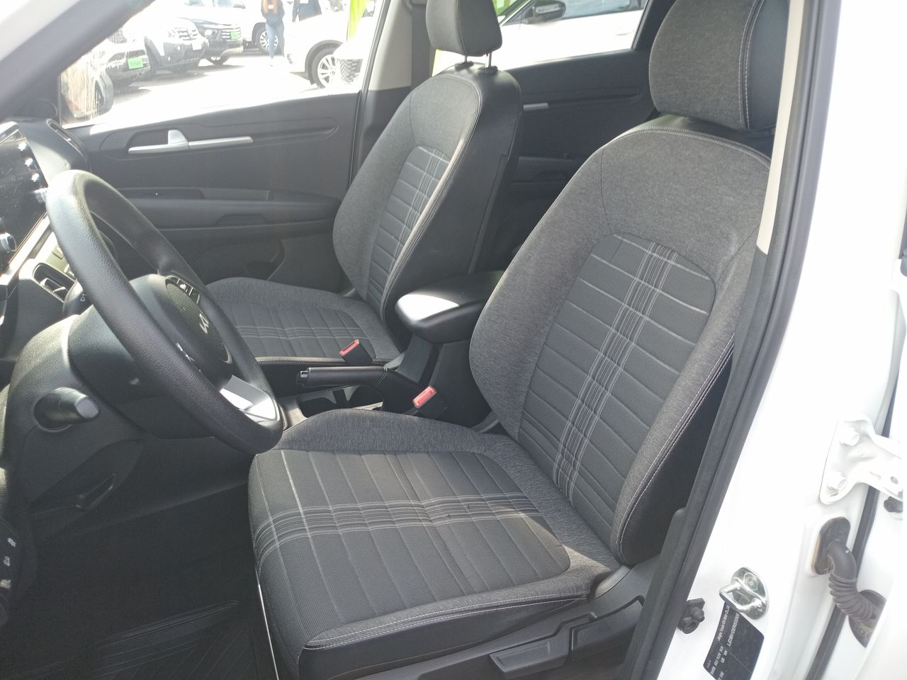 Suzuki Swift — foto 14 de 25