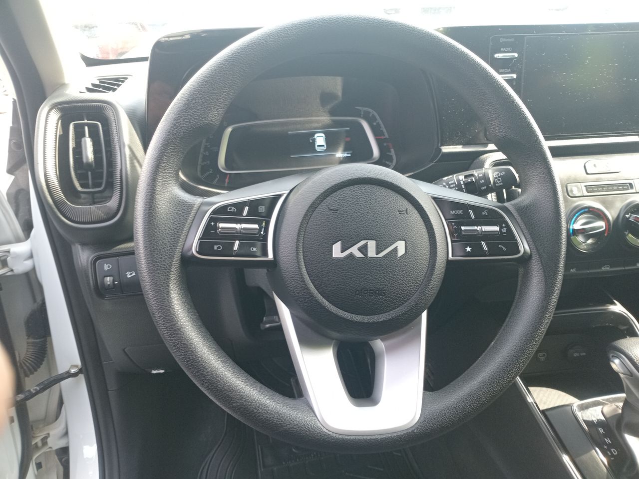 Suzuki Swift — foto 15 de 25