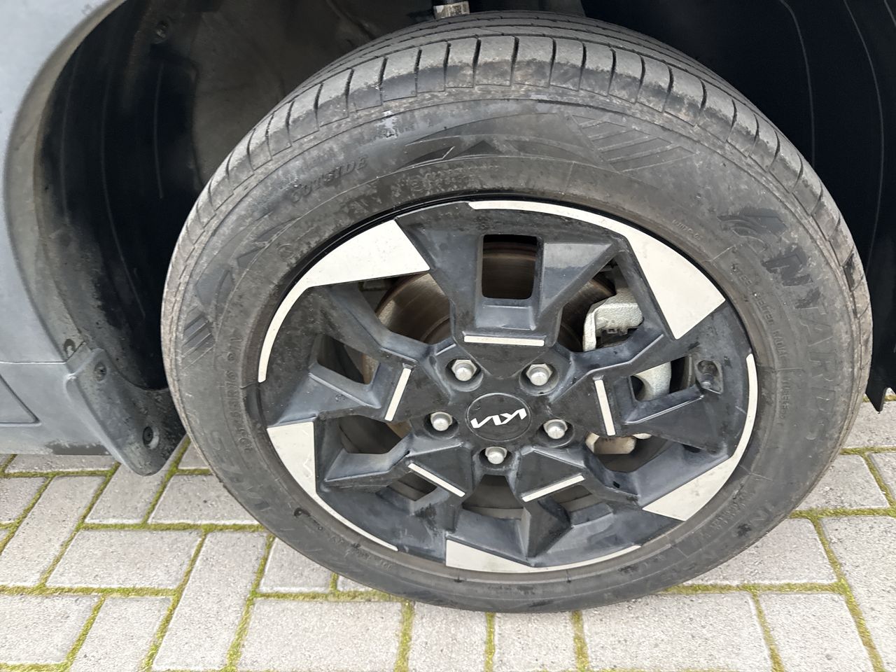 KIA Sonet — foto 18 de 34