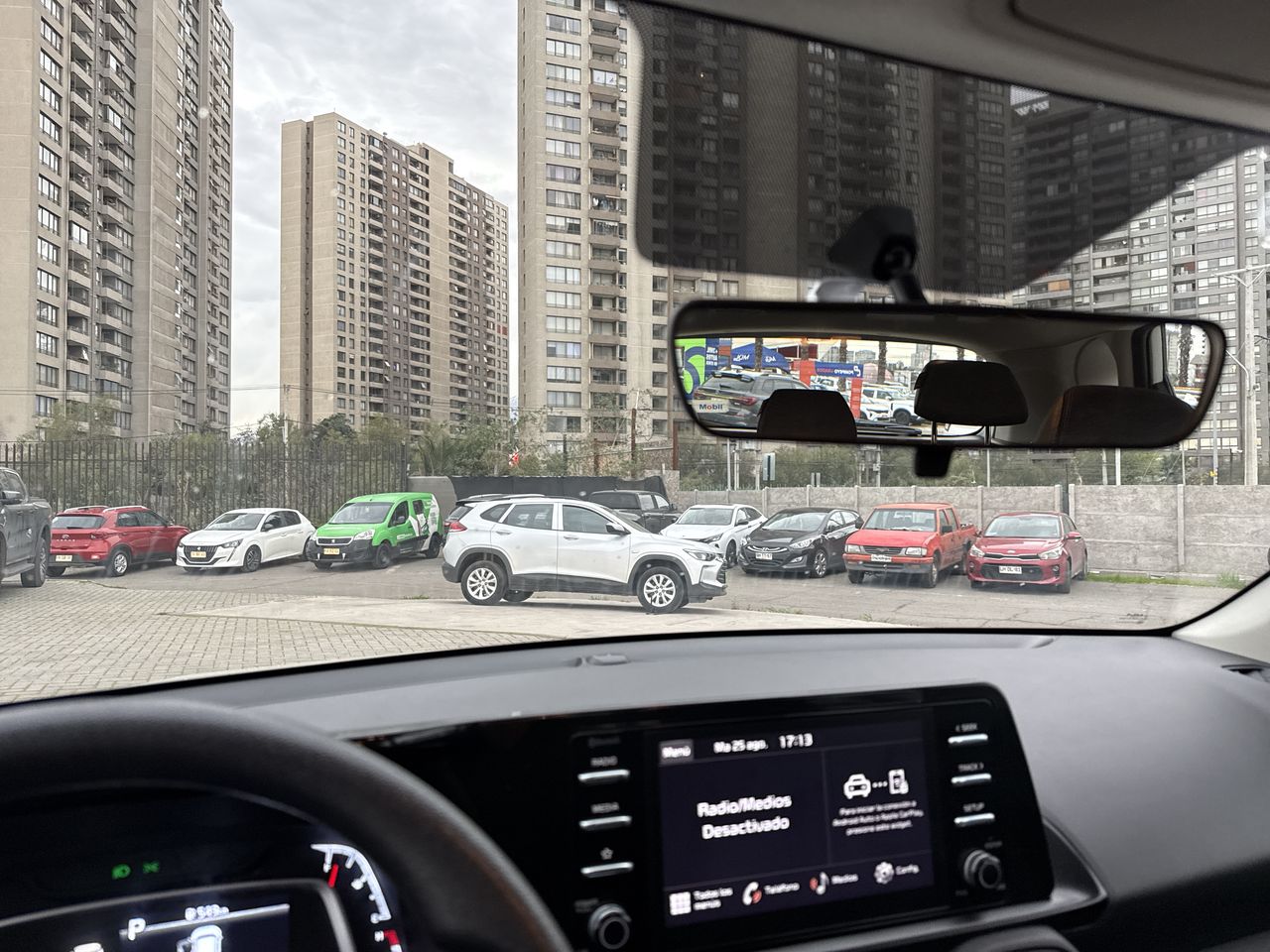 KIA Sonet — foto 32 de 34