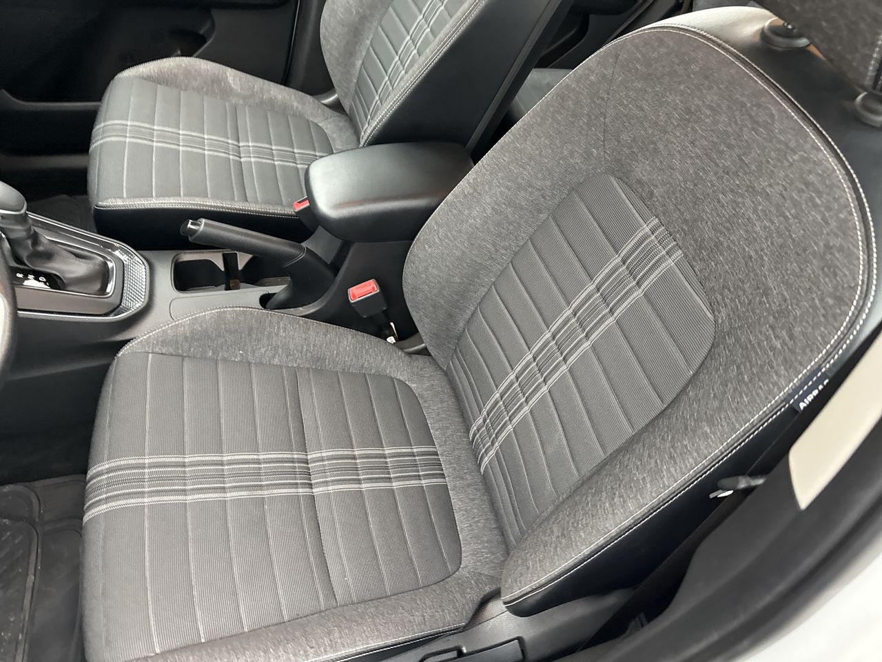 KIA Sonet — foto 24 de 34