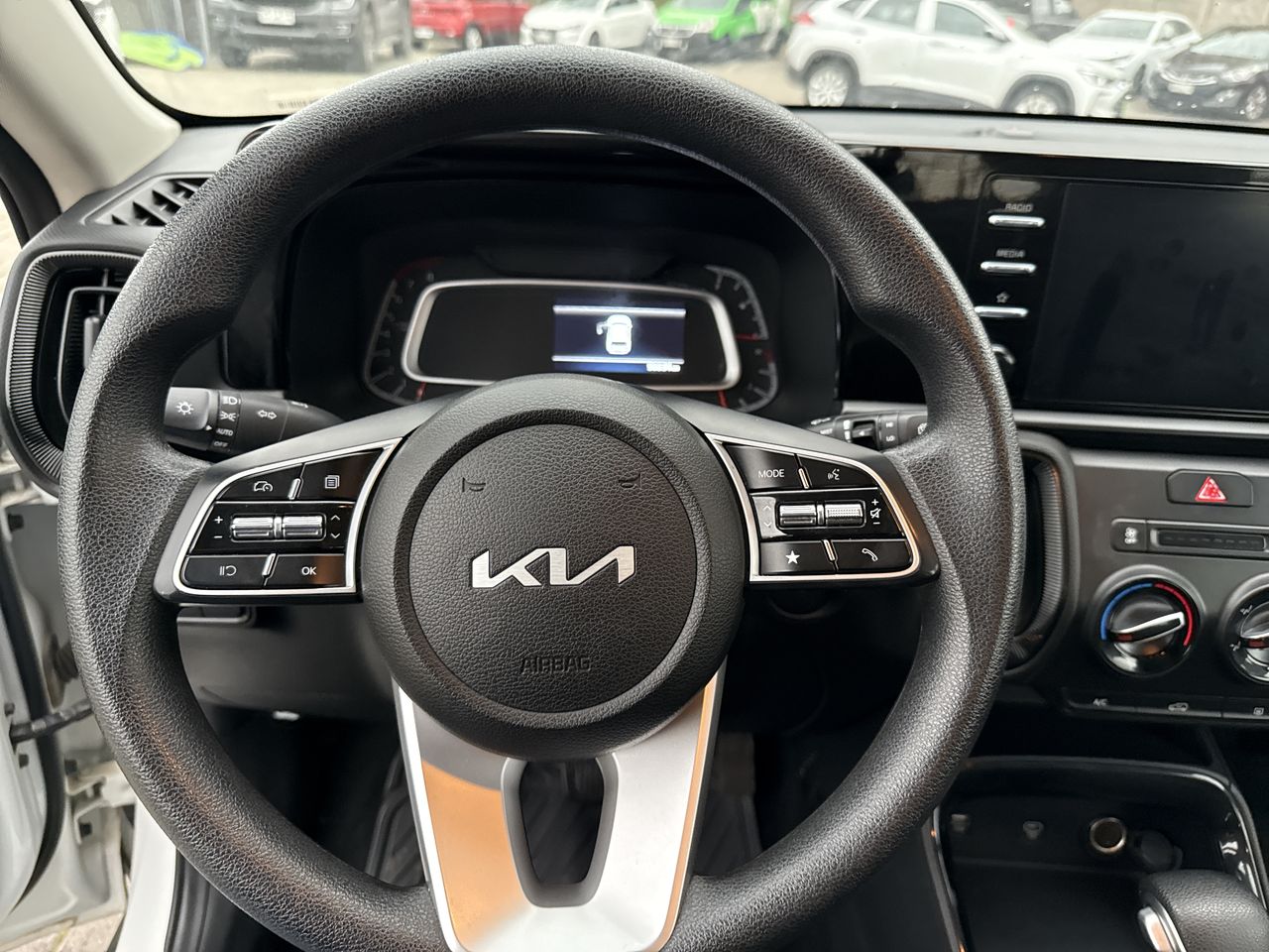 KIA Sonet — foto 25 de 34