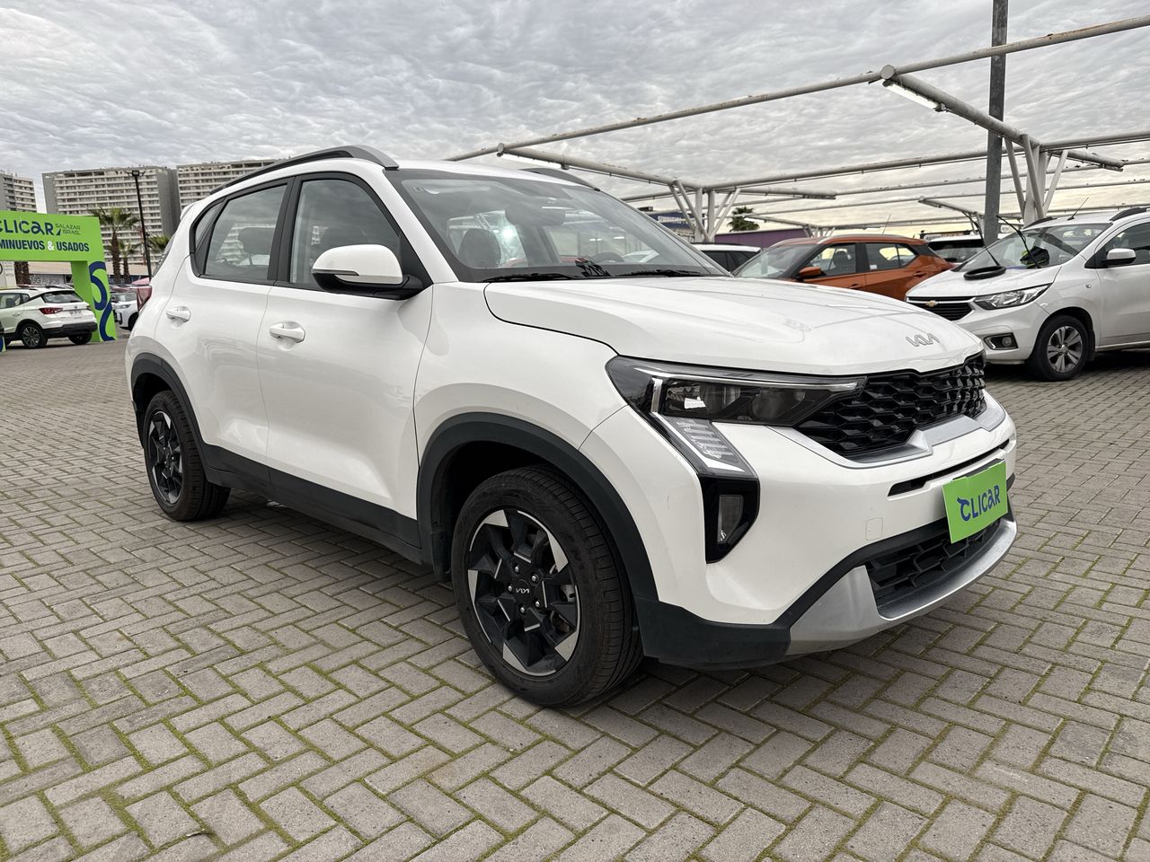 KIA Sonet — foto 2 de 34