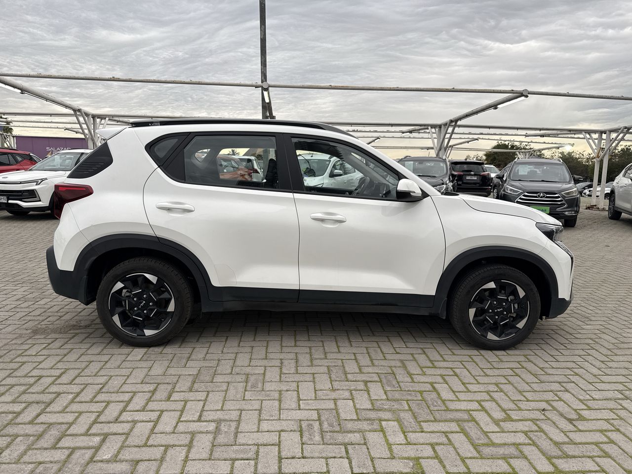 KIA Sonet — foto 9 de 34