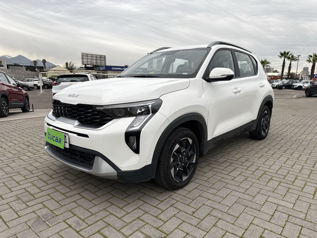 KIA Sonet — foto 4 de 34
