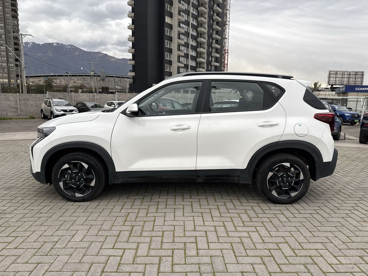 KIA Sonet — foto 5 de 34