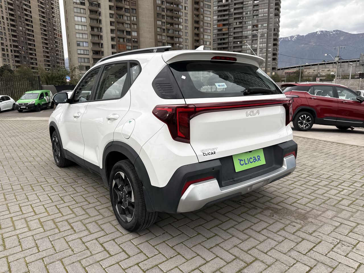 KIA Sonet — foto 6 de 34