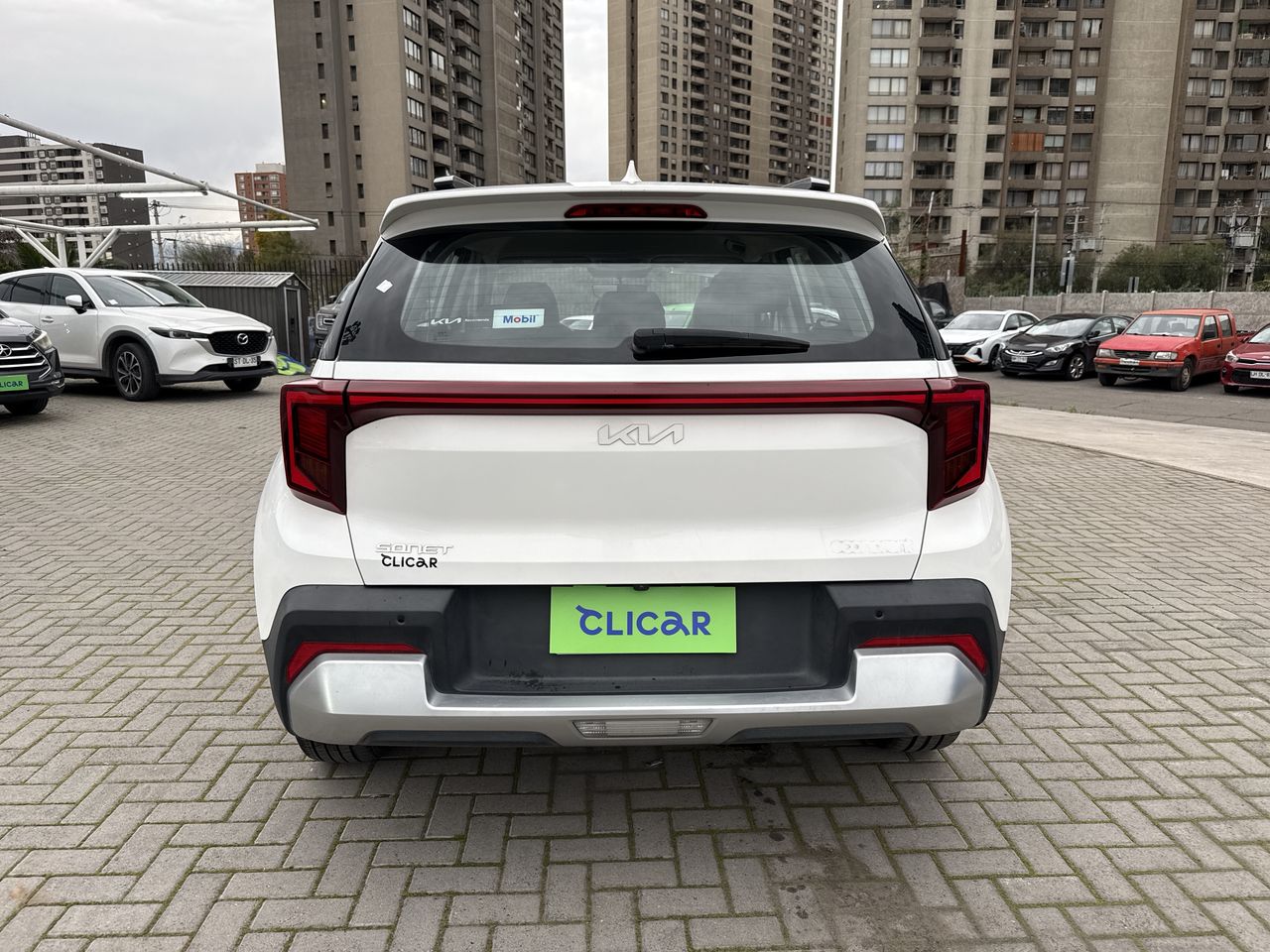 KIA Sonet — foto 7 de 34
