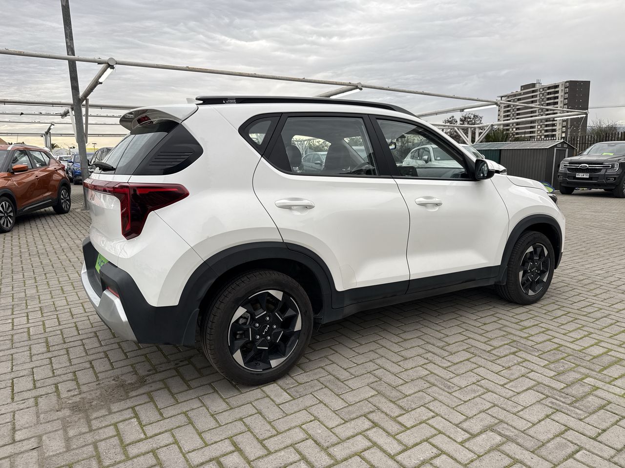 KIA Sonet — foto 8 de 34