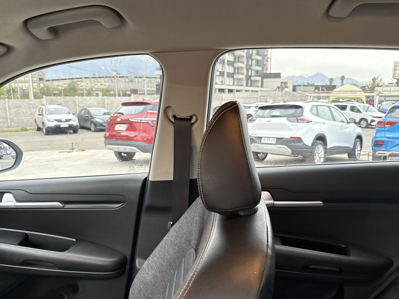 KIA Sonet — foto 12 de 34