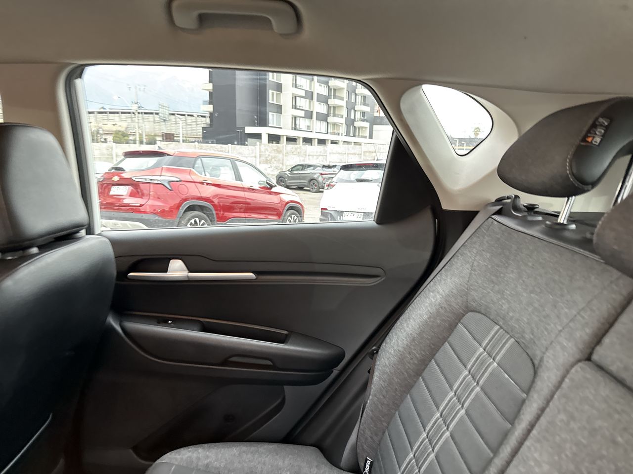 KIA Sonet — foto 13 de 34