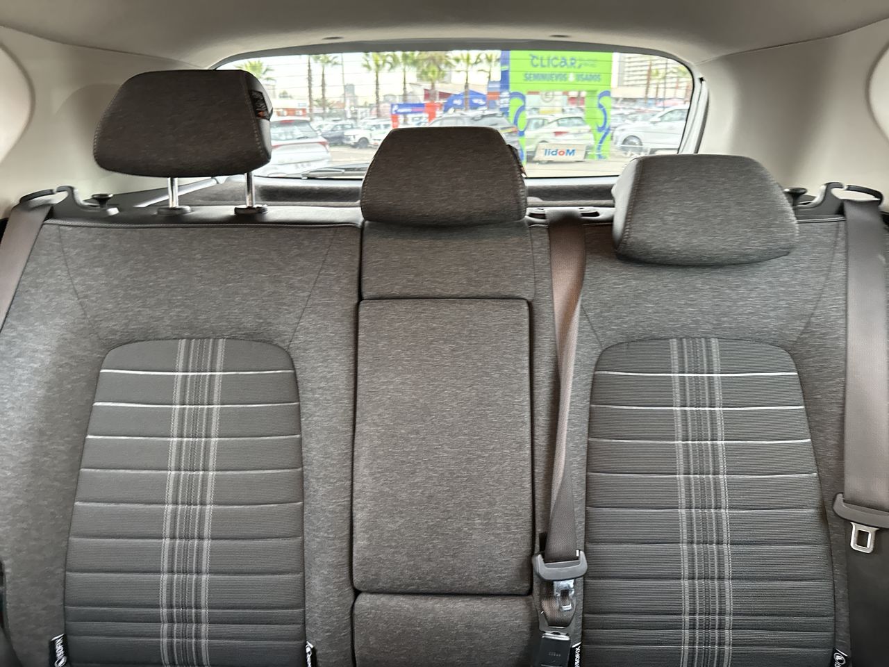 KIA Sonet — foto 14 de 34