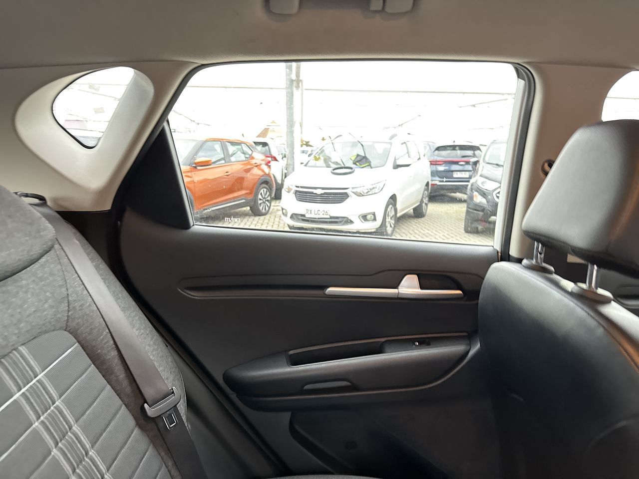 KIA Sonet — foto 15 de 34