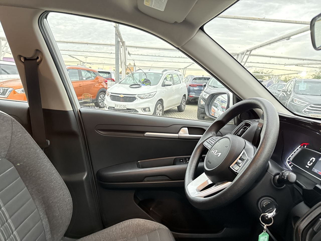 KIA Sonet — foto 17 de 34