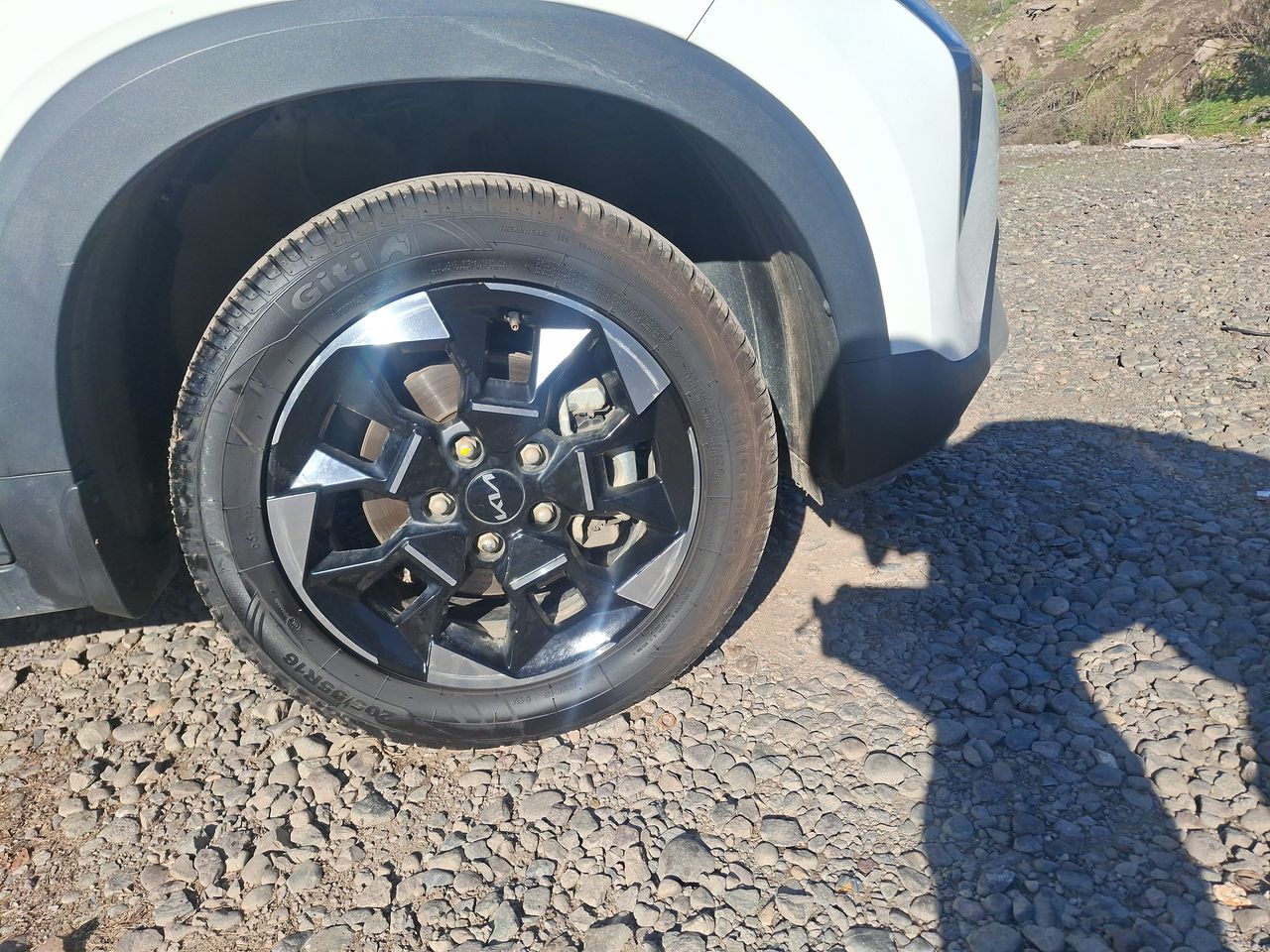 KIA Sonet — foto 10 de 23