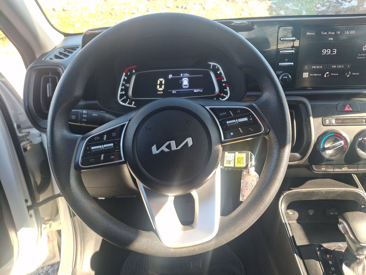 KIA Sonet — foto 16 de 23