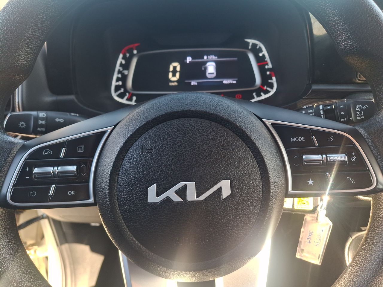 KIA Sonet — foto 17 de 23