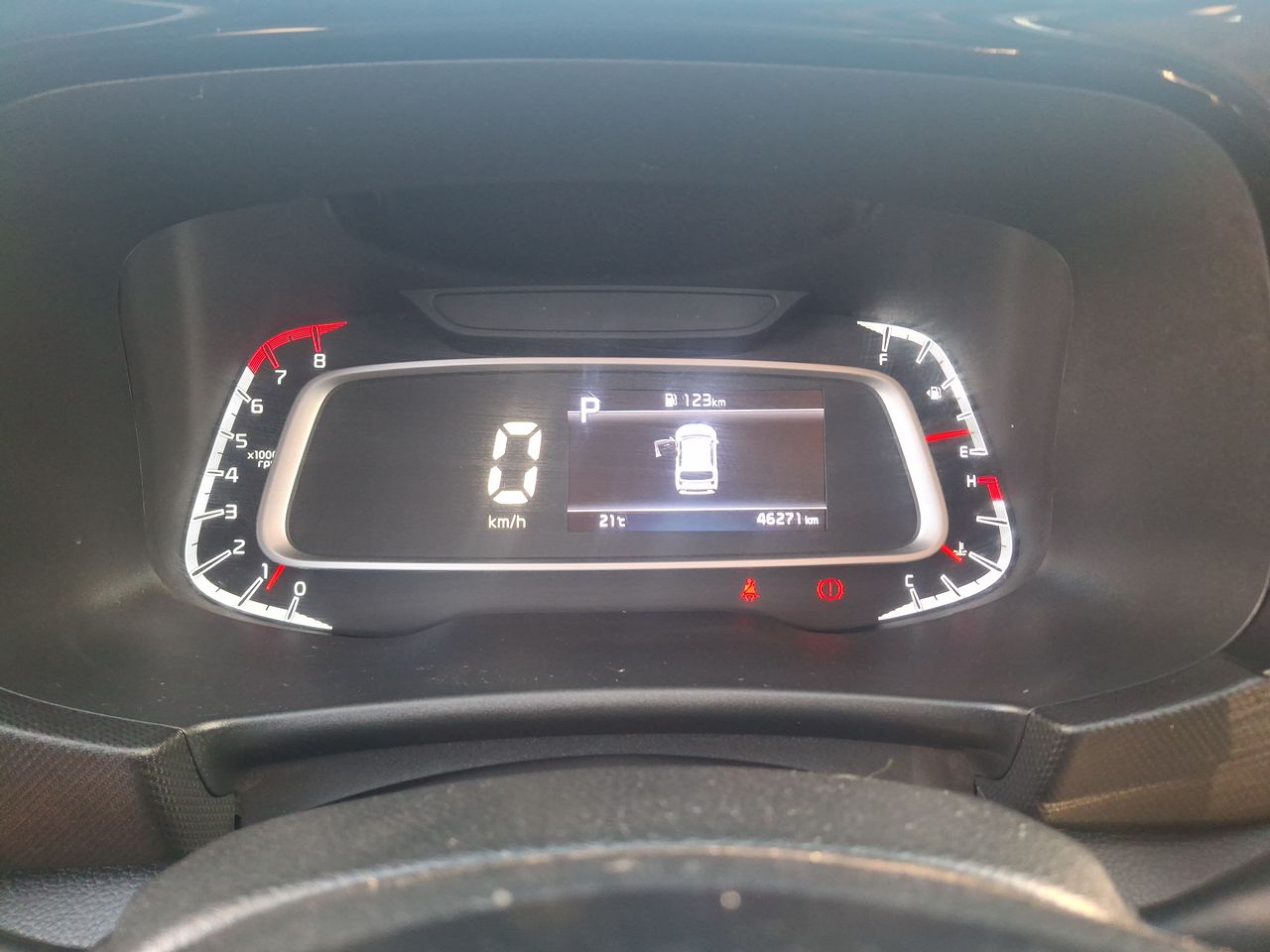 KIA Sonet — foto 18 de 23