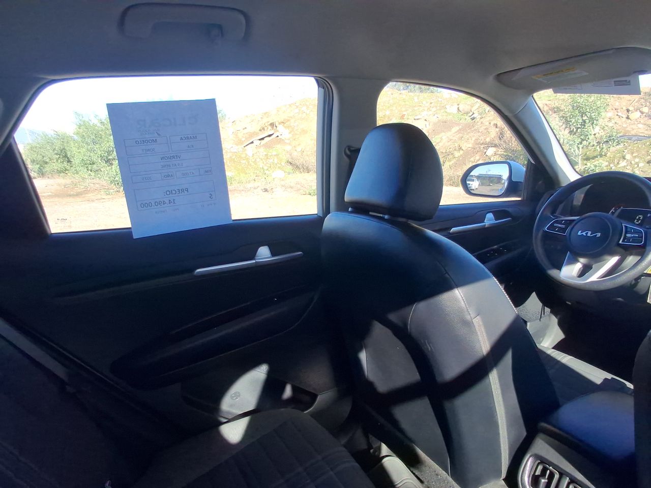KIA Sonet — foto 8 de 23