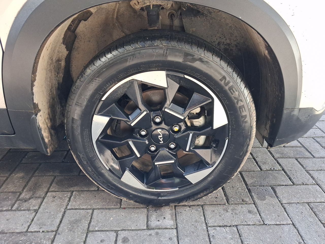 KIA Sonet — foto 10 de 22