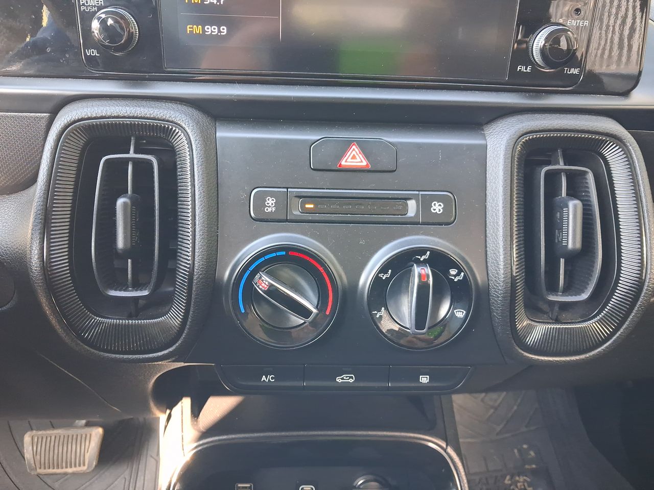 KIA Sonet — foto 20 de 22