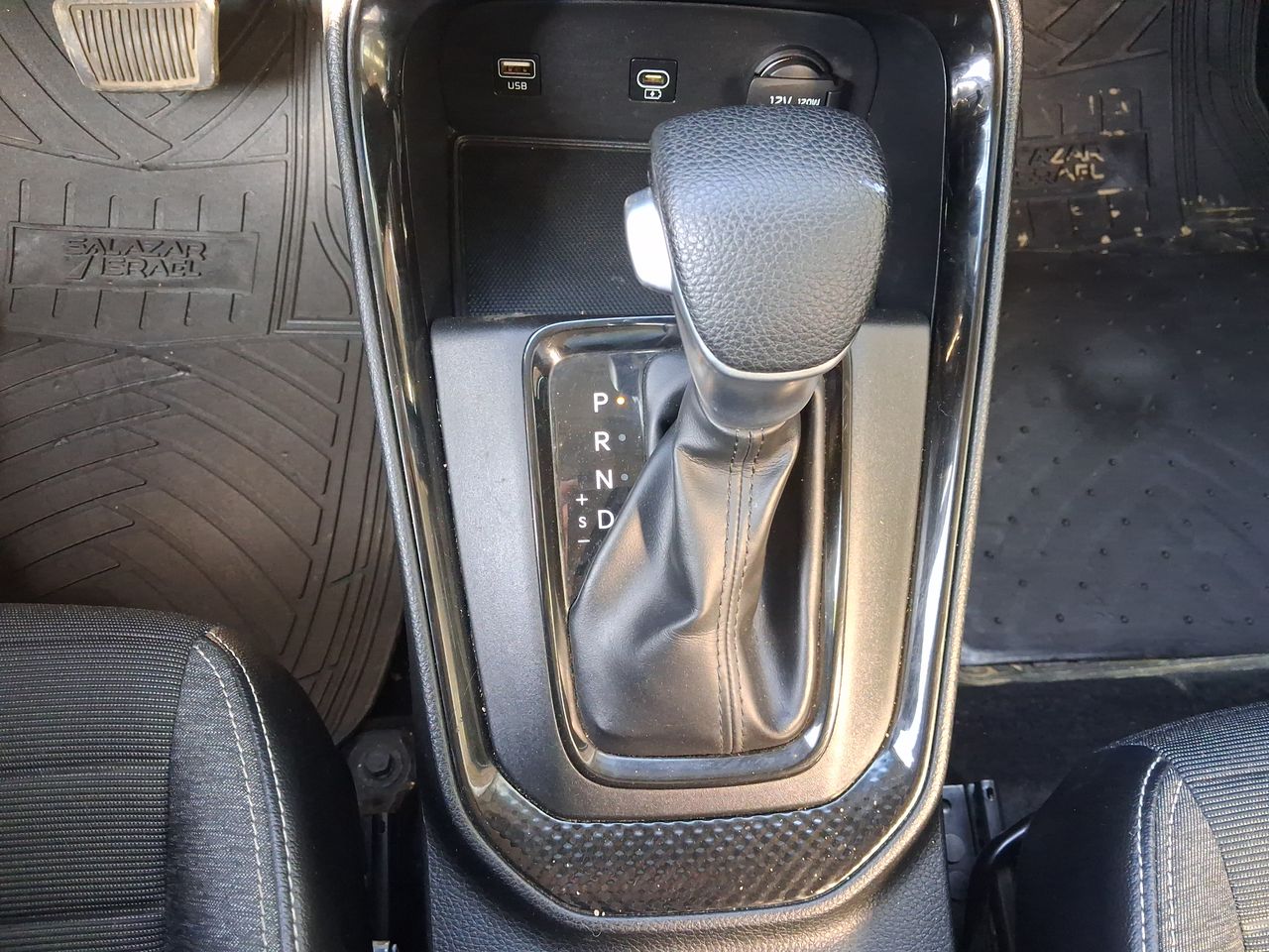 KIA Sonet — foto 21 de 22