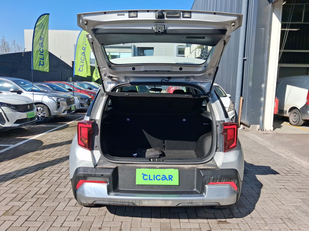 KIA Sonet — foto 13 de 22