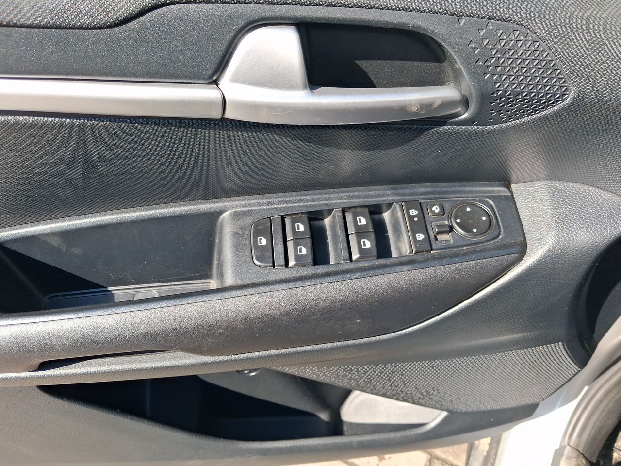 KIA Sonet — foto 14 de 22