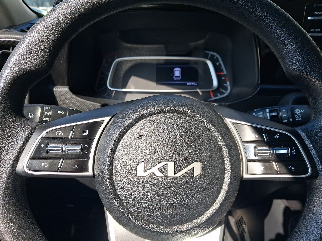 KIA Sonet — foto 16 de 22